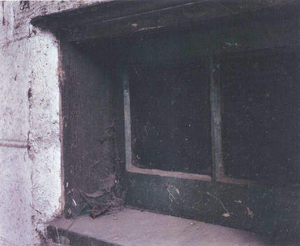 Blind Window no. 3, 2000, C-Print, 23,5 x 25,5 cm